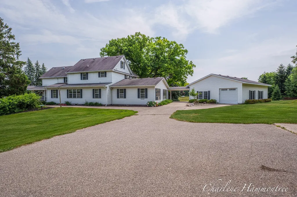 9111 Summit Avenue NE Algoma Township MI 49341