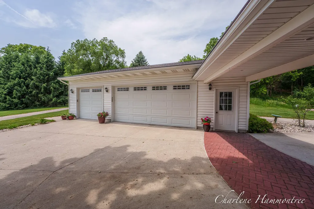 9111 Summit Avenue NE Algoma Township MI 49341