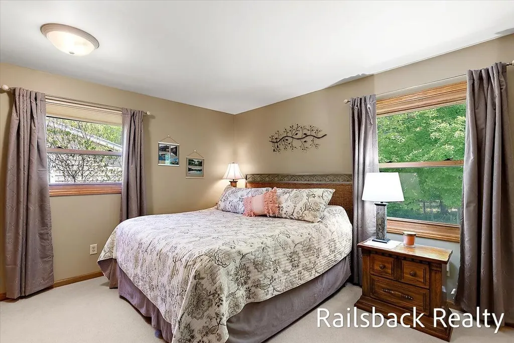 6584 Wahlfield Avenue NW Alpine Township MI 49321