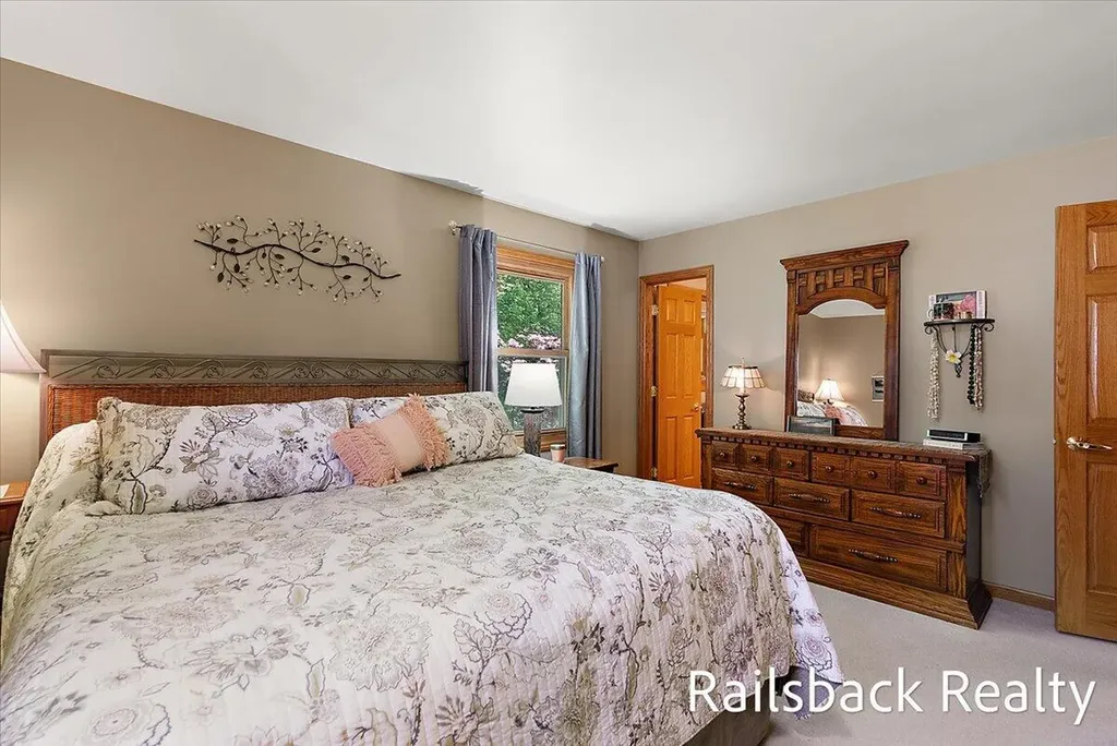 6584 Wahlfield Avenue NW Alpine Township MI 49321