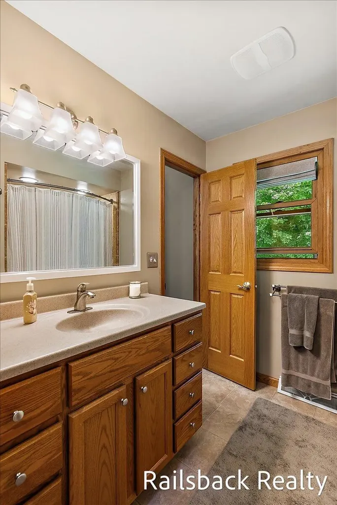 6584 Wahlfield Avenue NW Alpine Township MI 49321