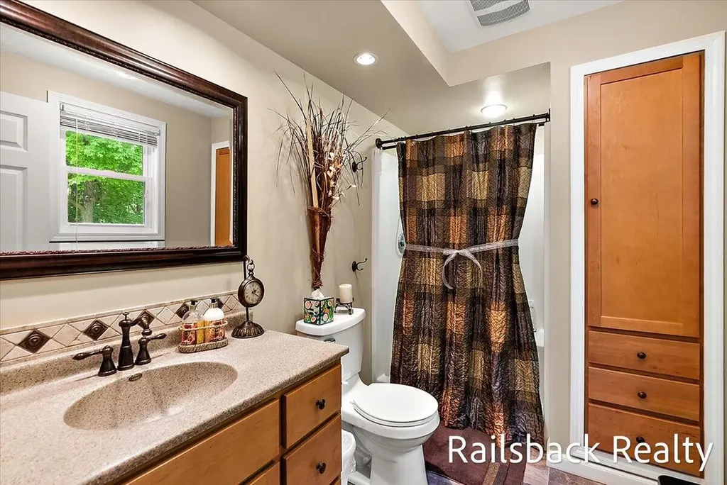 6584 Wahlfield Avenue NW Alpine Township MI 49321