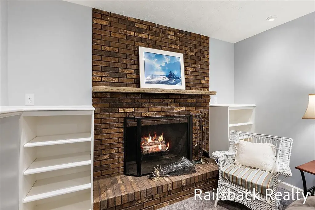 6584 Wahlfield Avenue NW Alpine Township MI 49321