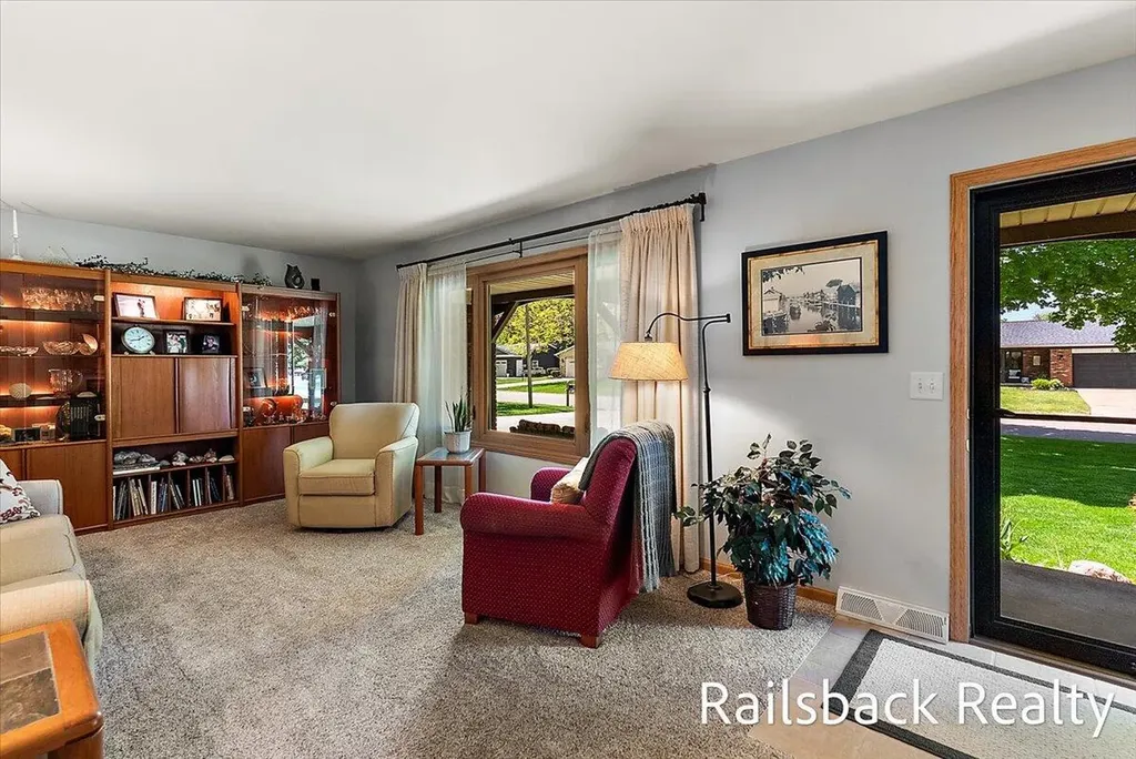 6584 Wahlfield Avenue NW Alpine Township MI 49321