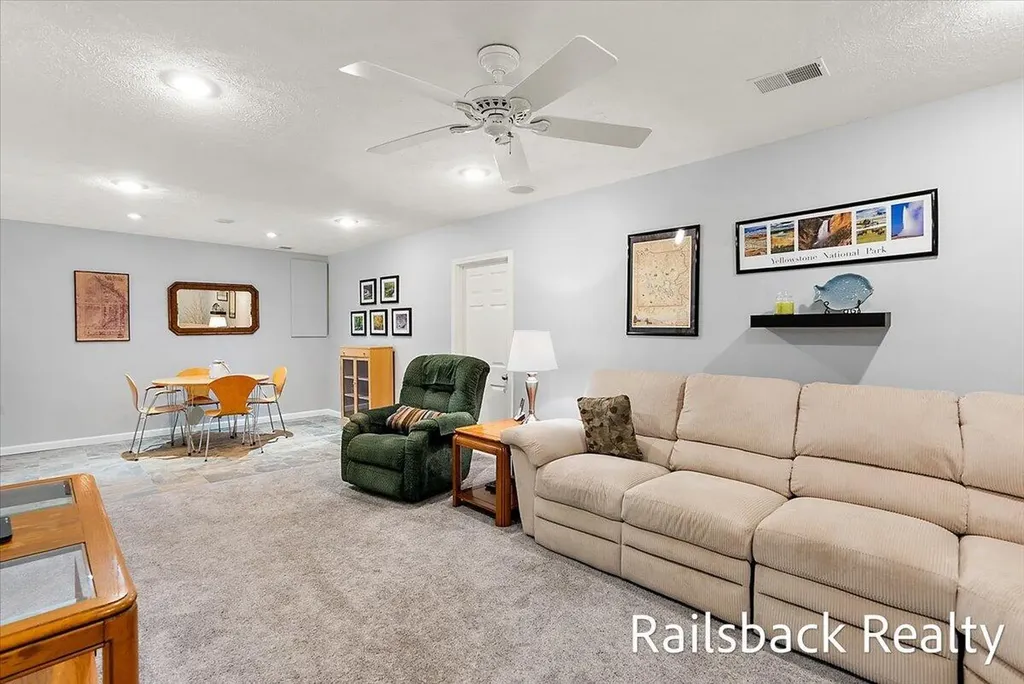 6584 Wahlfield Avenue NW Alpine Township MI 49321