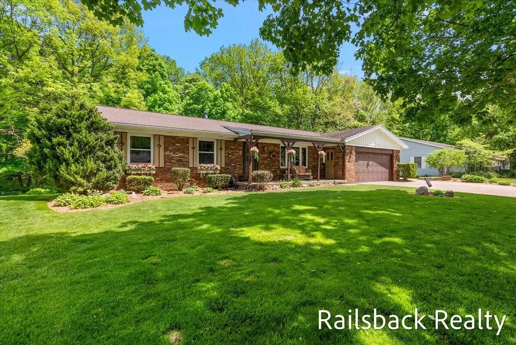 6584 Wahlfield Avenue NW Alpine Township MI 49321