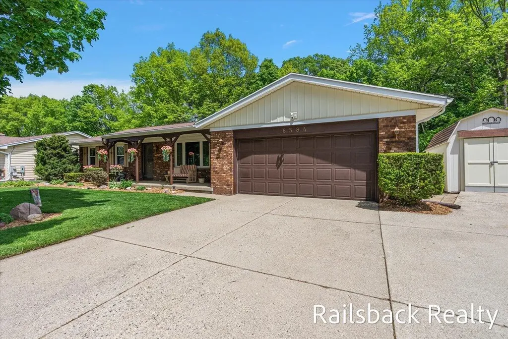 6584 Wahlfield Avenue NW Alpine Township MI 49321