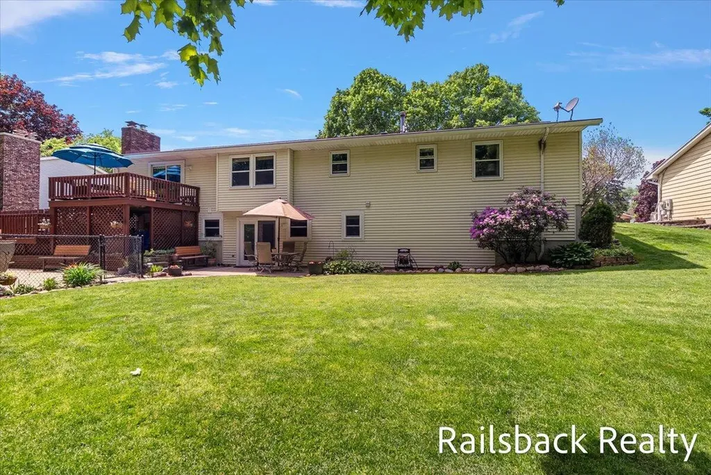 6584 Wahlfield Avenue NW Alpine Township MI 49321