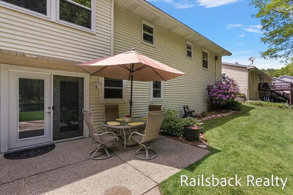 6584 Wahlfield Avenue NW Alpine Township MI 49321