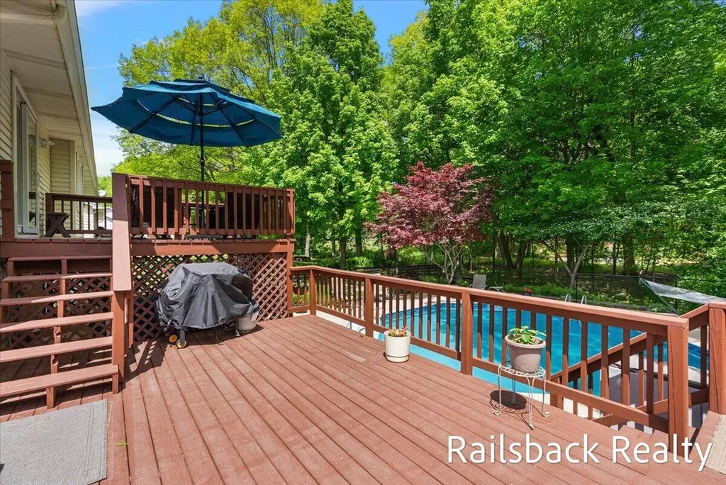 6584 Wahlfield Avenue NW Alpine Township MI 49321
