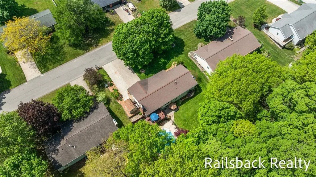 6584 Wahlfield Avenue NW Alpine Township MI 49321