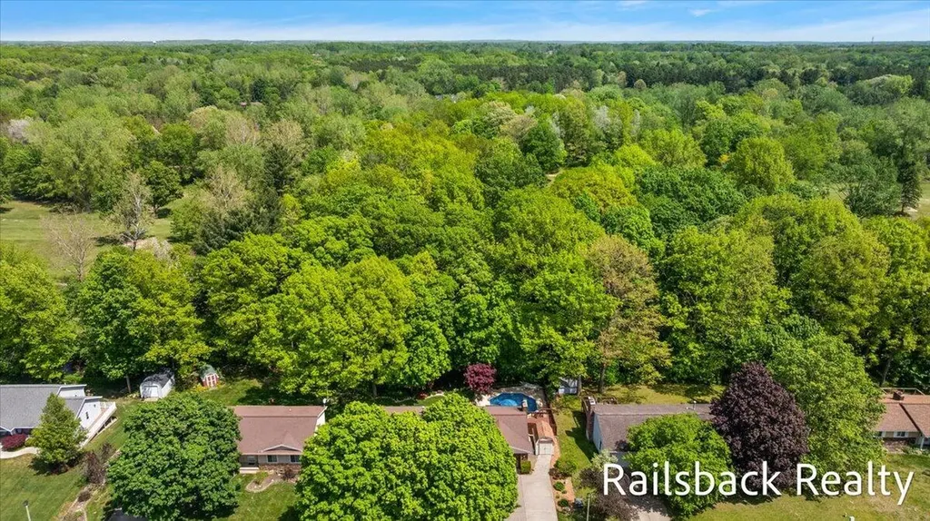 6584 Wahlfield Avenue NW Alpine Township MI 49321