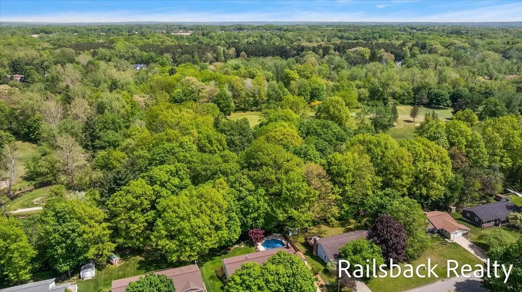6584 Wahlfield Avenue NW Alpine Township MI 49321