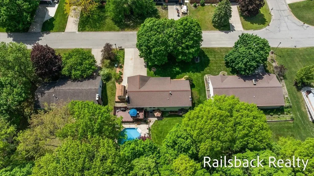 6584 Wahlfield Avenue NW Alpine Township MI 49321