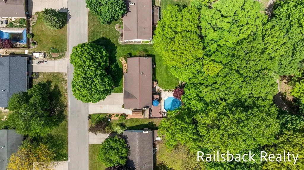 6584 Wahlfield Avenue NW Alpine Township MI 49321
