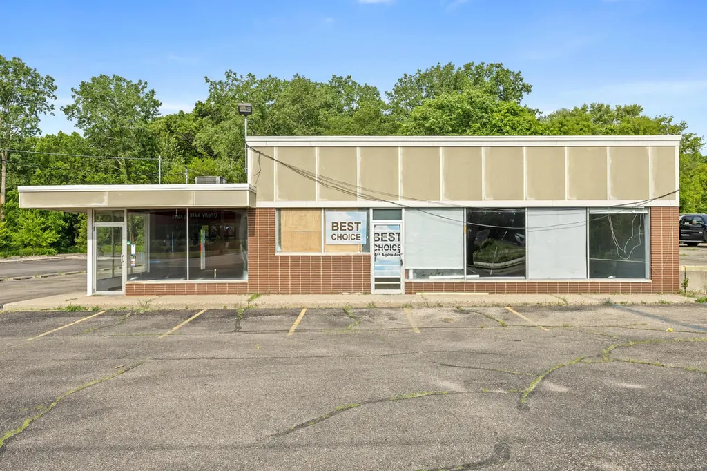 2611 Alpine Avenue NW Walker City MI 49544