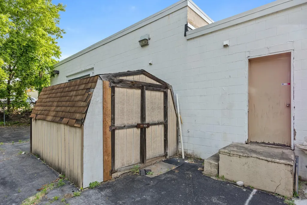2611 Alpine Avenue NW Walker City MI 49544