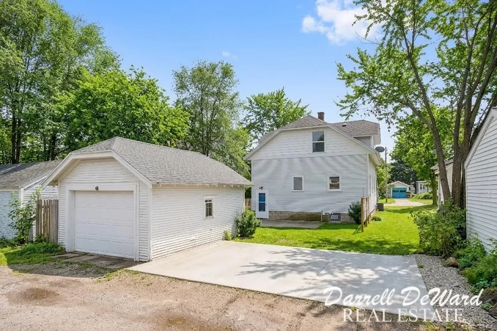 823 Webster Street NW Grand Rapids City MI 49504