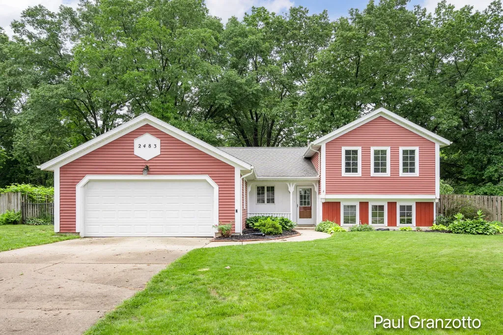 2483 Russit Drive NE Grand Rapids Charter Township MI 49525