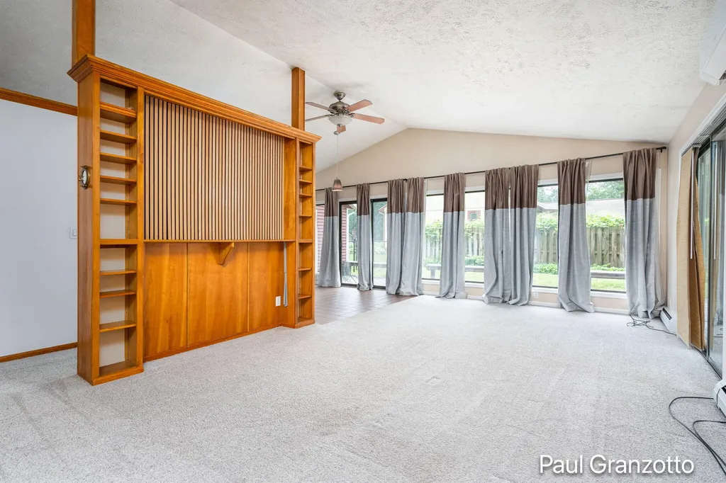 2483 Russit Drive NE Grand Rapids Charter Township MI 49525
