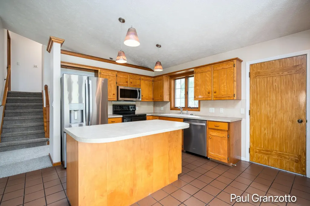 2483 Russit Drive NE Grand Rapids Charter Township MI 49525