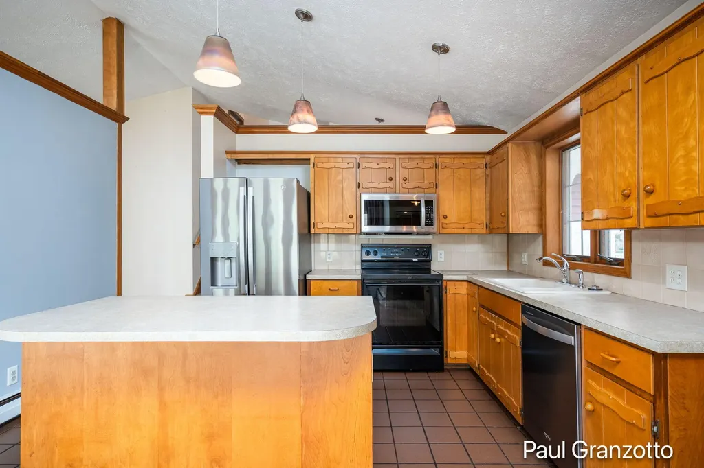 2483 Russit Drive NE Grand Rapids Charter Township MI 49525
