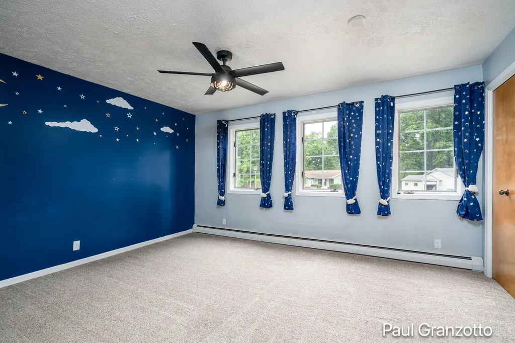 2483 Russit Drive NE Grand Rapids Charter Township MI 49525
