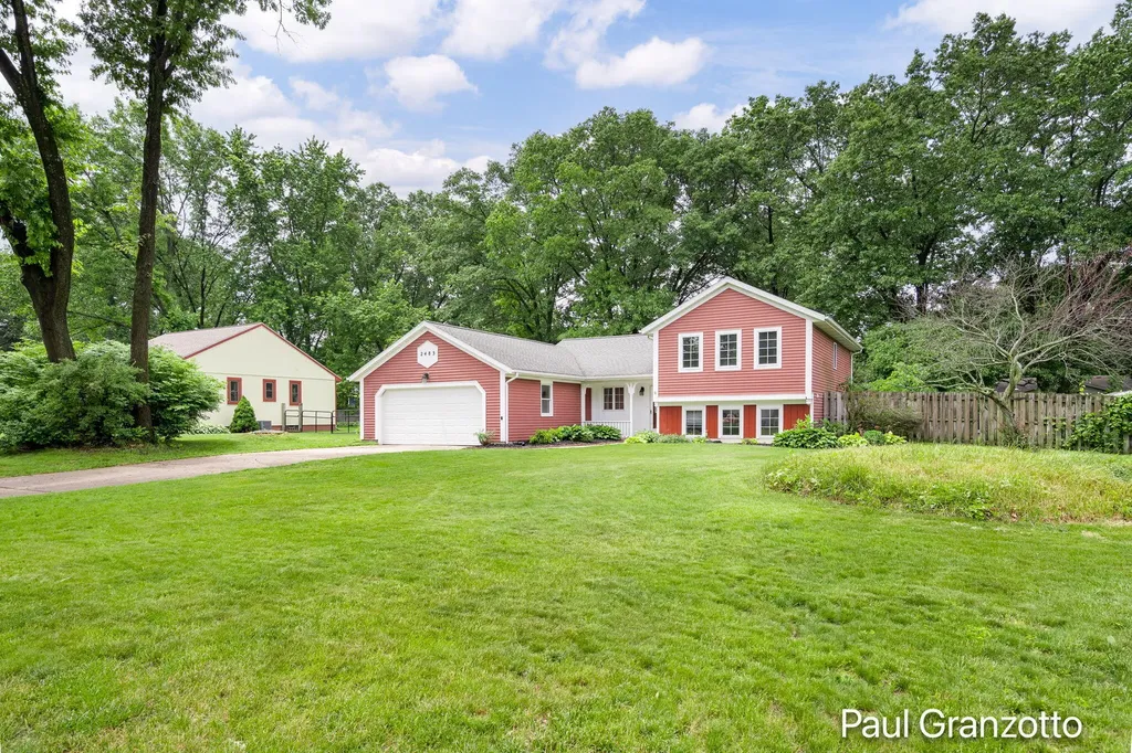 2483 Russit Drive NE Grand Rapids Charter Township MI 49525