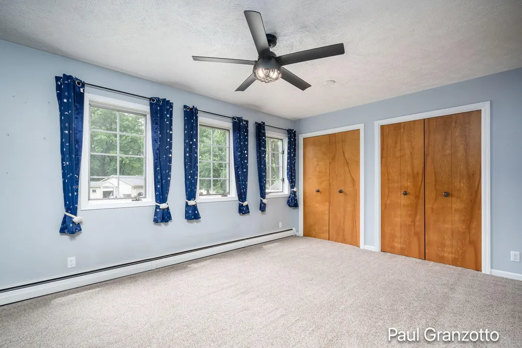2483 Russit Drive NE Grand Rapids Charter Township MI 49525