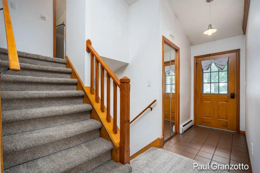 2483 Russit Drive NE Grand Rapids Charter Township MI 49525