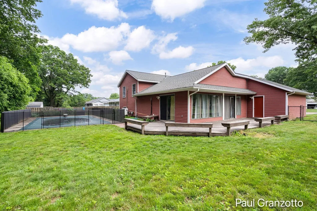 2483 Russit Drive NE Grand Rapids Charter Township MI 49525
