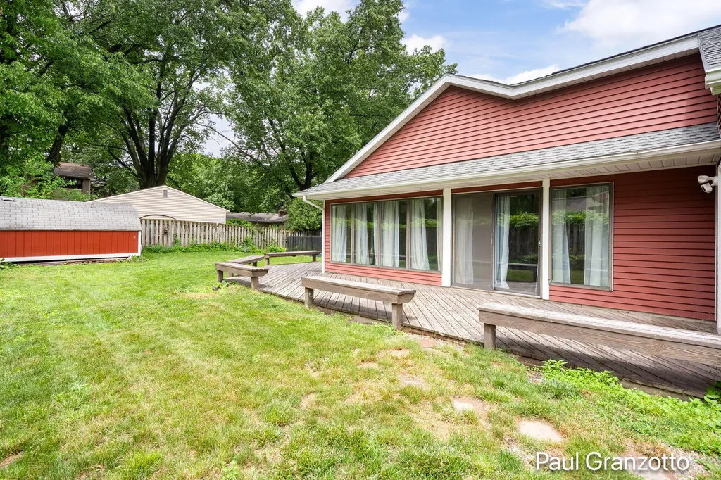 2483 Russit Drive NE Grand Rapids Charter Township MI 49525