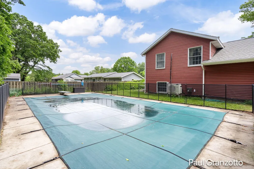 2483 Russit Drive NE Grand Rapids Charter Township MI 49525