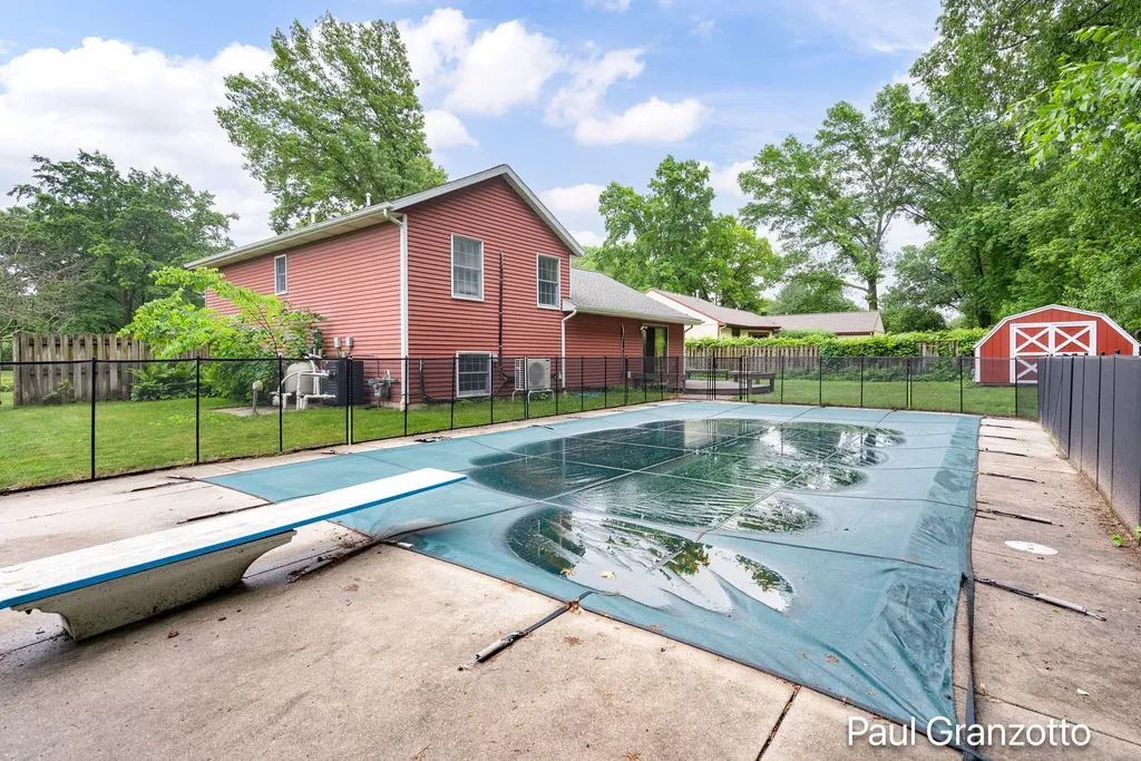 2483 Russit Drive NE Grand Rapids Charter Township MI 49525