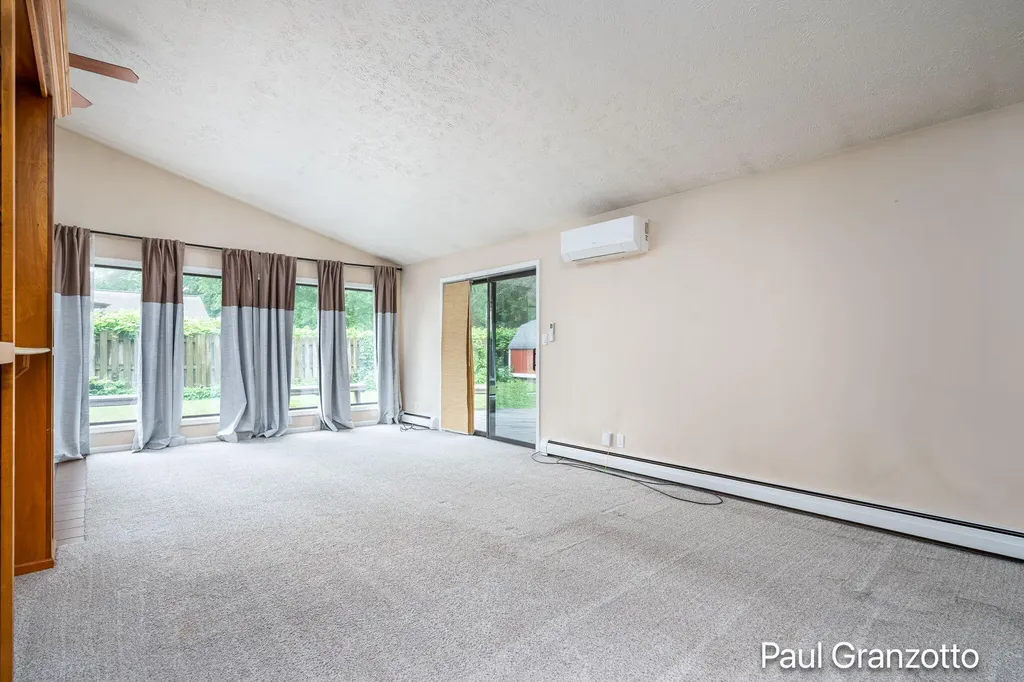 2483 Russit Drive NE Grand Rapids Charter Township MI 49525