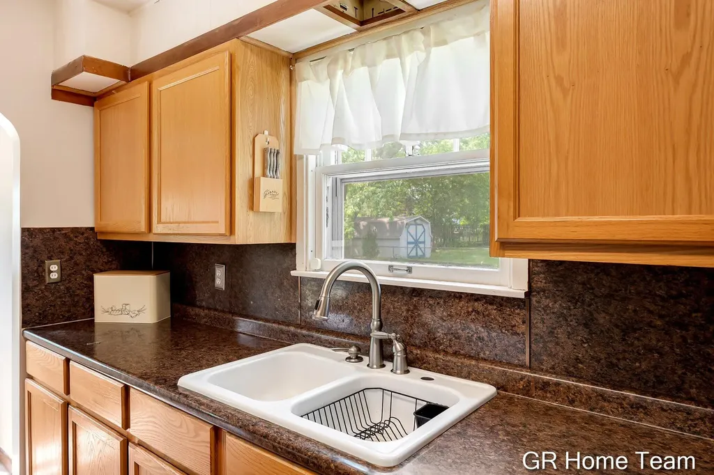 3991 Costa Avenue NE Plainfield Charter Township MI 49525