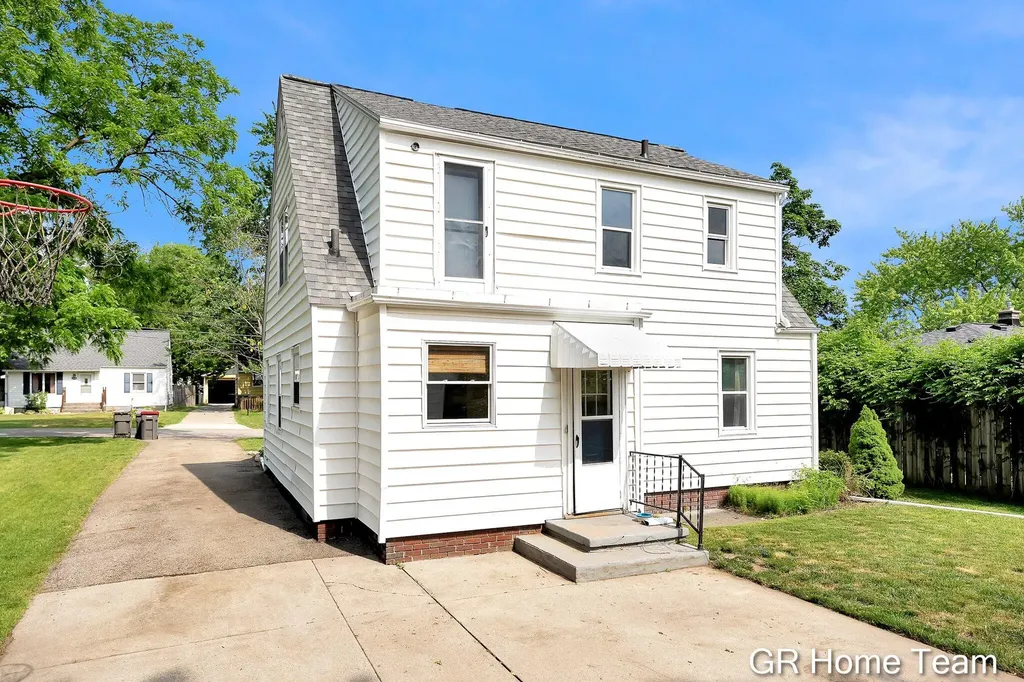 3991 Costa Avenue NE Plainfield Charter Township MI 49525