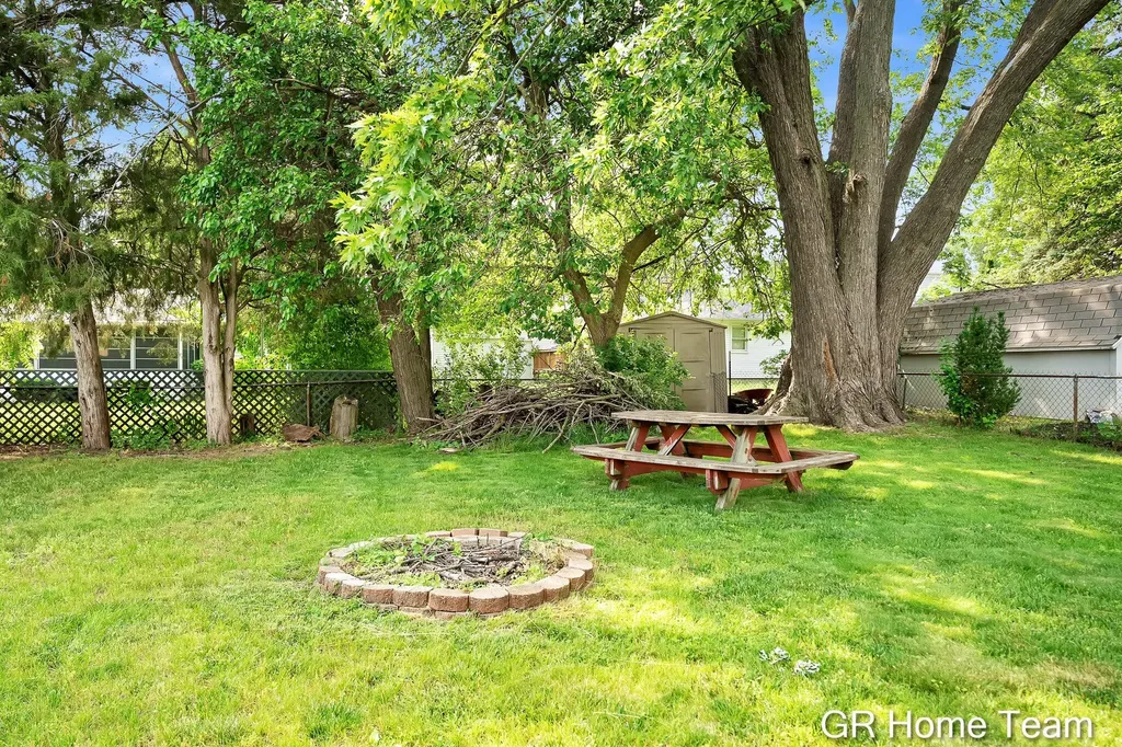 3991 Costa Avenue NE Plainfield Charter Township MI 49525