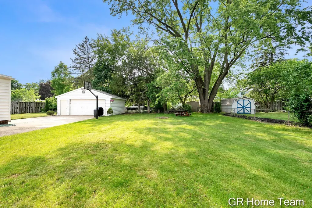 3991 Costa Avenue NE Plainfield Charter Township MI 49525