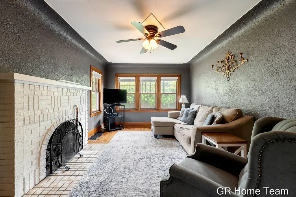 3991 Costa Avenue NE Plainfield Charter Township MI 49525