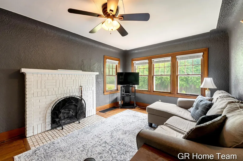3991 Costa Avenue NE Plainfield Charter Township MI 49525