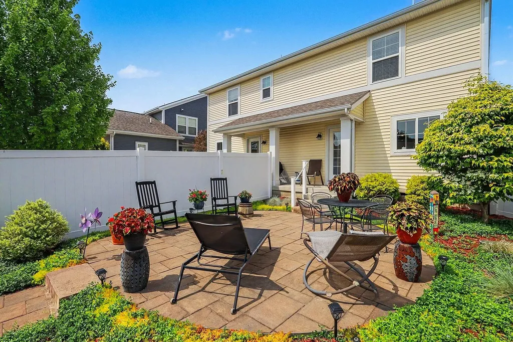 4704 Macatawa Legends Boulevard Holland Charter Township MI 49424