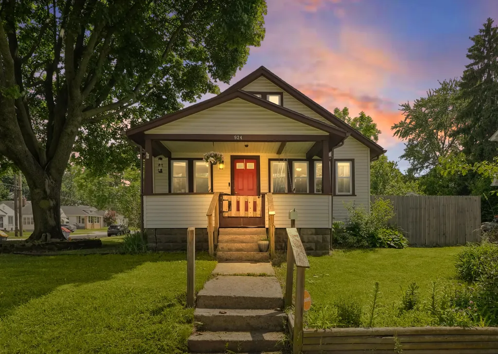 924 Spencer Street NE Grand Rapids City MI 49505
