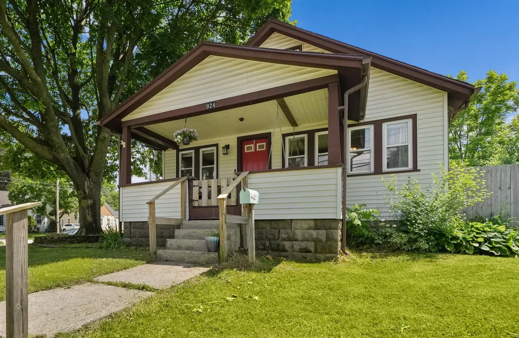 924 Spencer Street NE Grand Rapids City MI 49505