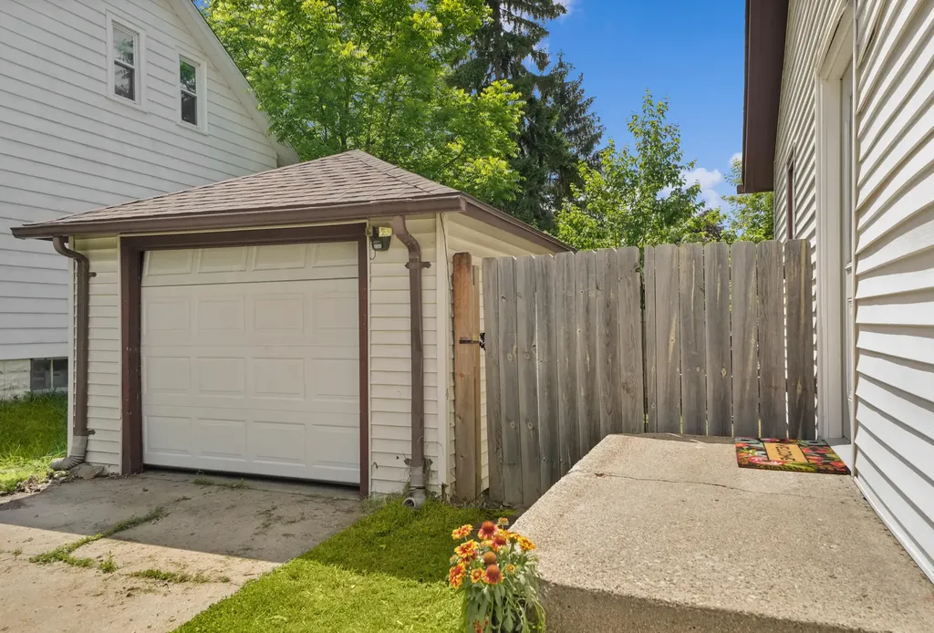 924 Spencer Street NE Grand Rapids City MI 49505