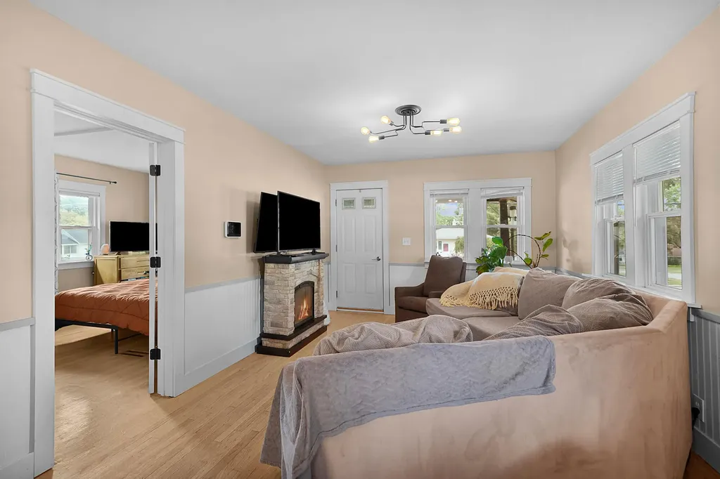 924 Spencer Street NE Grand Rapids City MI 49505
