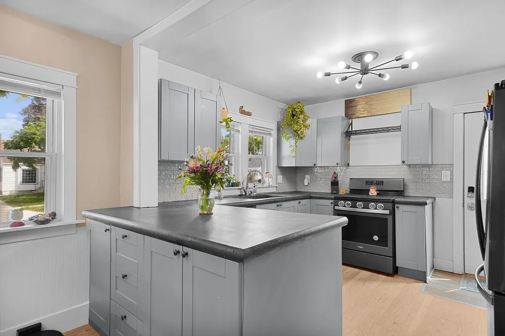 924 Spencer Street NE Grand Rapids City MI 49505