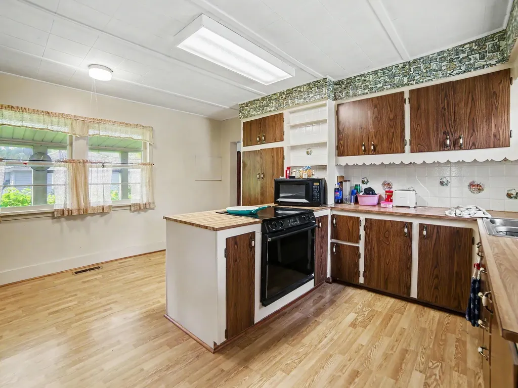 312 N Bear Lake Road Laketon Township MI 49445