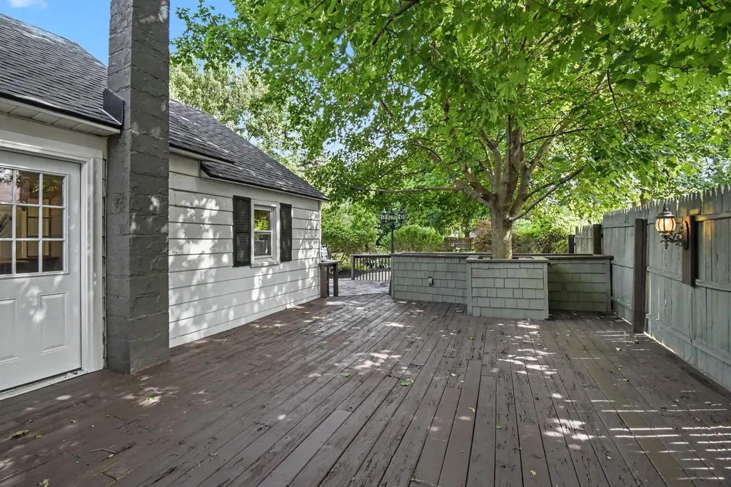 523 W Maple Street Wayland Township MI 49348