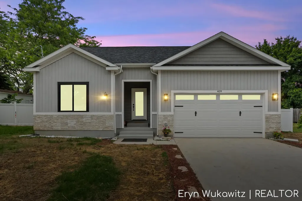 409 6 Mile Road NW Alpine Township MI 49321
